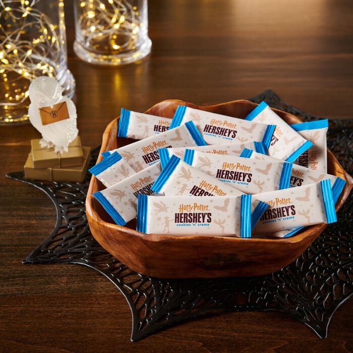 Image of HERSHEY'S Halloween Cookies 'n' Creme Harry Potter Magical Friends Candy, 9.45oz Bag Packaging