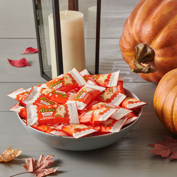 Image of REESE'S White Creme Snack Size Peanut Butter Ghosts, Halloween Candy Bag, 9.6 oz Packaging