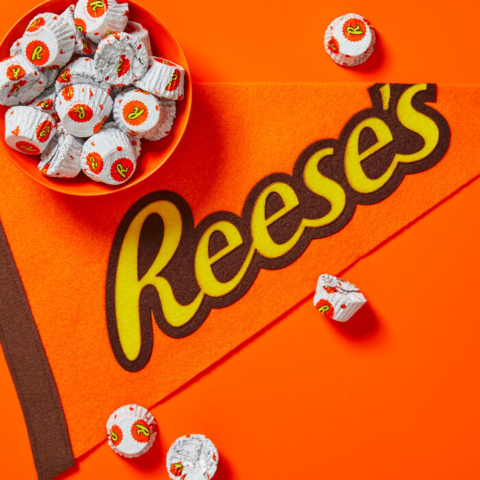 Image of REESE'S White Creme Peanut Butter Cups Miniatures 10.5oz Candy Bag Packaging