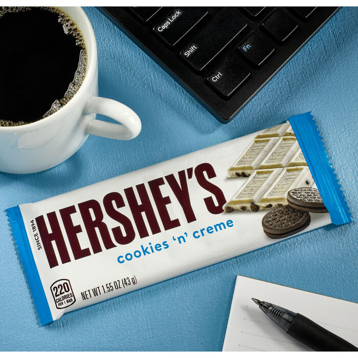 Image of HERSHEY'S Cookies 'n' Creme Candy Bars, 1.55 oz (36 Count) Packaging