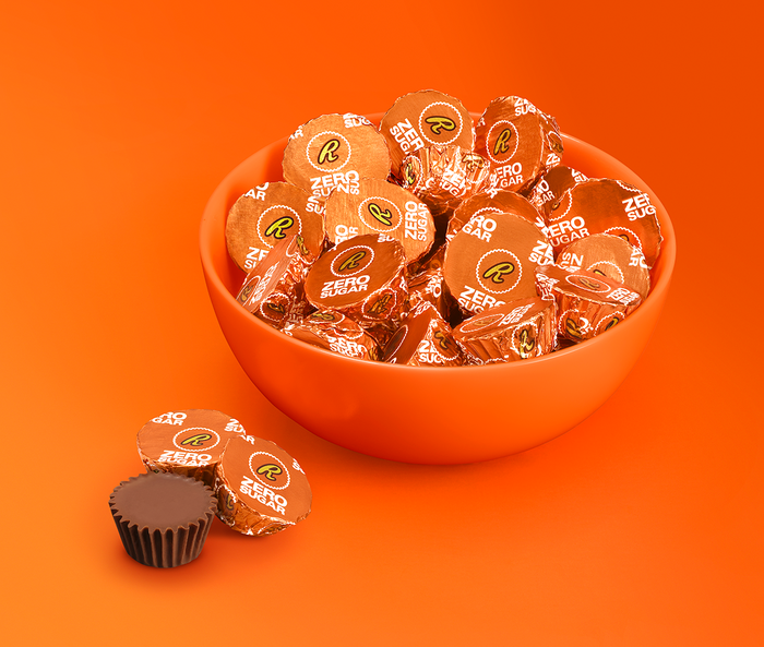 Image of REESE'S Zero Sugar Miniatures Chocolate Candy Peanut Butter Cups, 5.1 oz bag Packaging