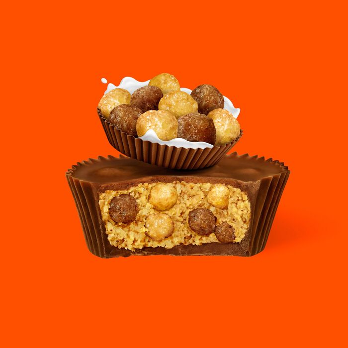 Image of REESE'S Big Cup Milk Chocolate Peanut Butter Cups with REESE'S PUFFS Cereal Candy Packs, 1.2 oz (16 Count) Packaging