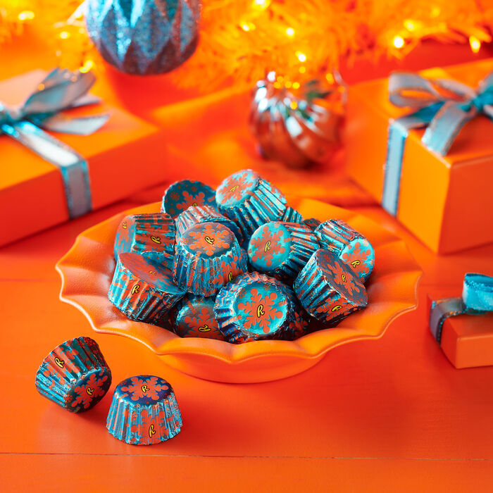 Image of REESE'S Sugar Cookie Milk Chocolate Peanut Butter Miniature Cups, Christmas Candy Bag, 9.9 oz Packaging