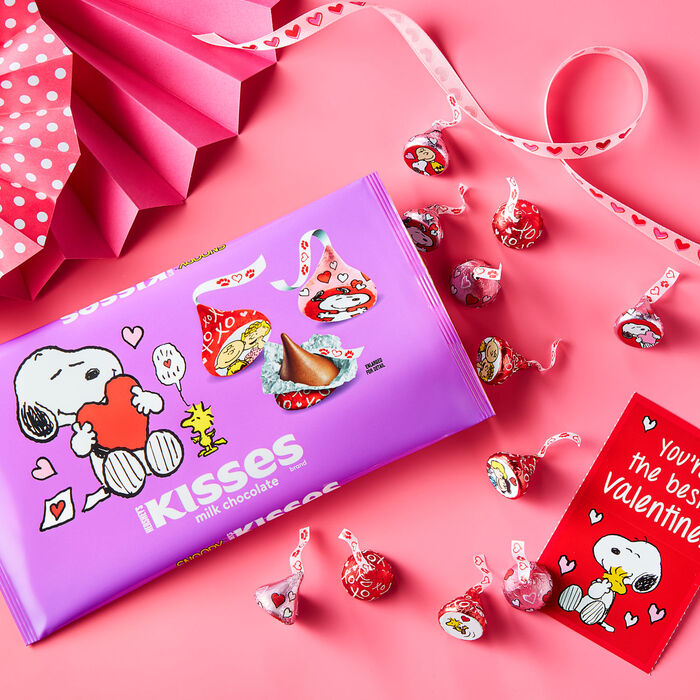 Image of HERSHEY'S KISSES Milk Chocolate Snoopy™ and Friends, Valentine's Day, Candy Bag, 9.5 oz Packaging