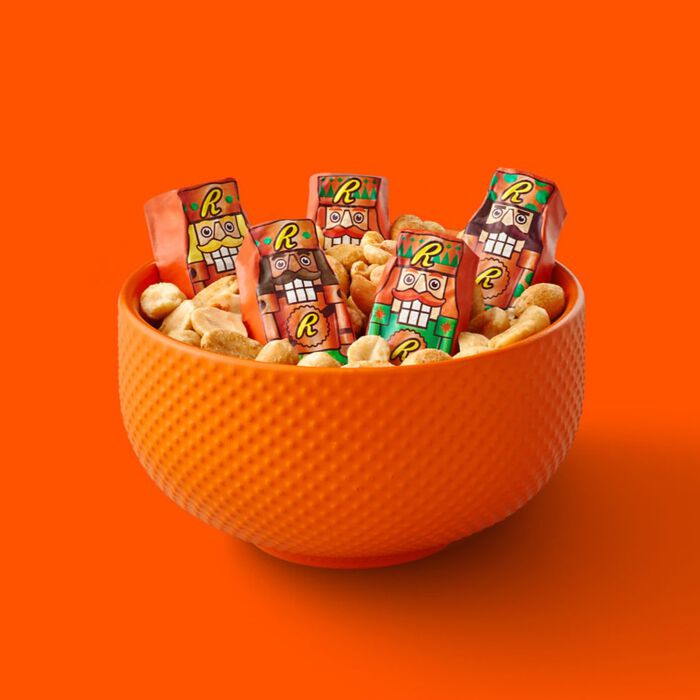 Image of REESE'S Chocolate Peanut Butter Creme Nutcrackers, Christmas Candy Bag, 9.2 oz Packaging