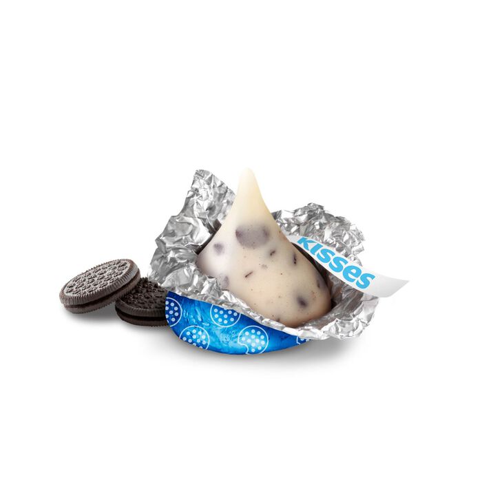 Image of HERSHEY'S KISSES Cookies 'n' Creme Candy Share Pack, 9.1 oz Packaging