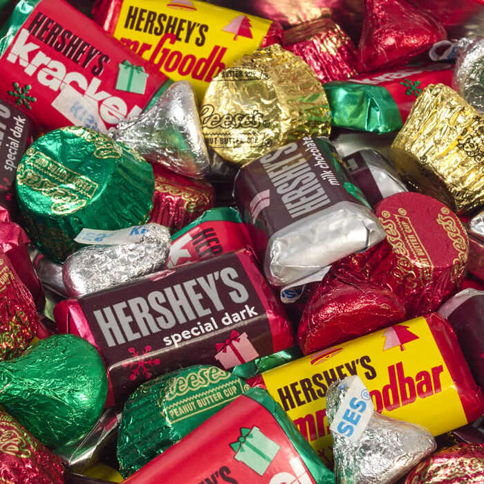 Image of HERSHEY'S Assorted Miniatures Filled Holiday Red and Green Gift Tin, 2.25 lb Packaging