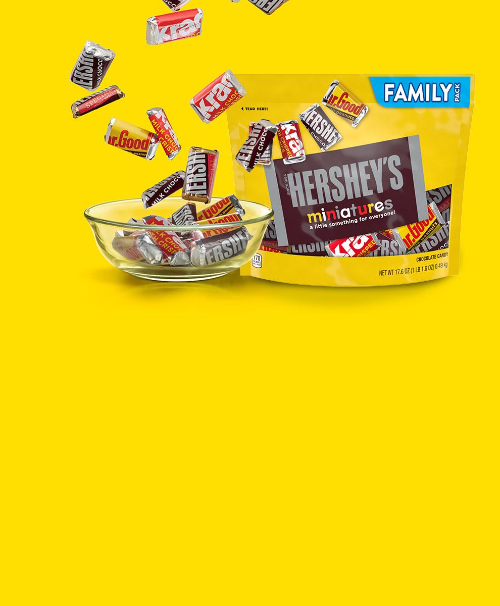 HERSHEY’S Miniatures Share Bag with HERSHEY’S Miniatures in a candy dish