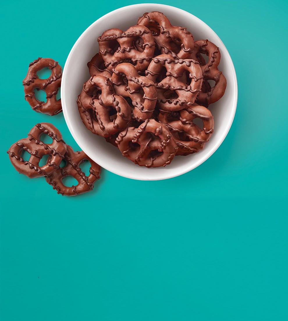 HERSHEY'S Dipped Pretzels in a bowl