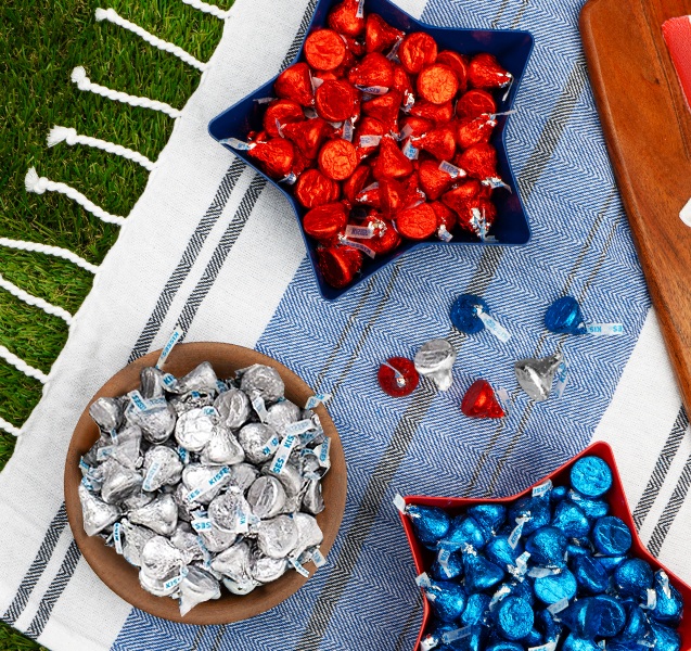 Promotional graphic featuring HERSHEY'S Americana S'mores Kits 