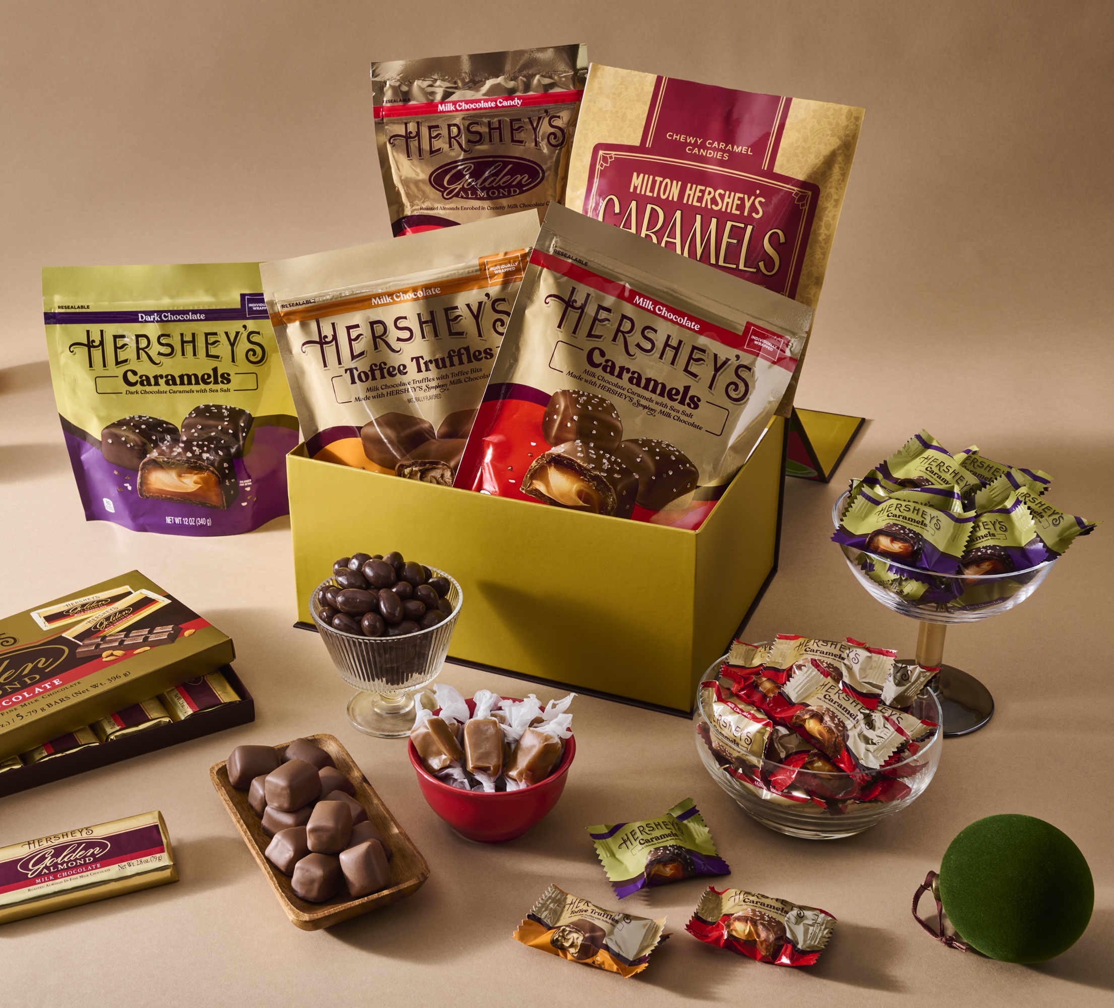 Promotional graphic HERSHEY’S Exclusives Holiday Gift Set